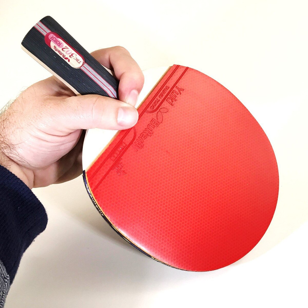 Bty 302 CS Racket Set: Penhold Player holding racket
